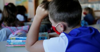 14 ερωτήσεις και απαντήσεις σχετικά με τα μέτρα προστασίας και το πρωτόκολλο λειτουργίας των σχολείων για τη φετινή χρονιά